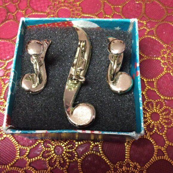 Vintage Faux Pearl & Rinestone Swirl Brooch with Matching Screw Back Earrings - Picture 2 of 4